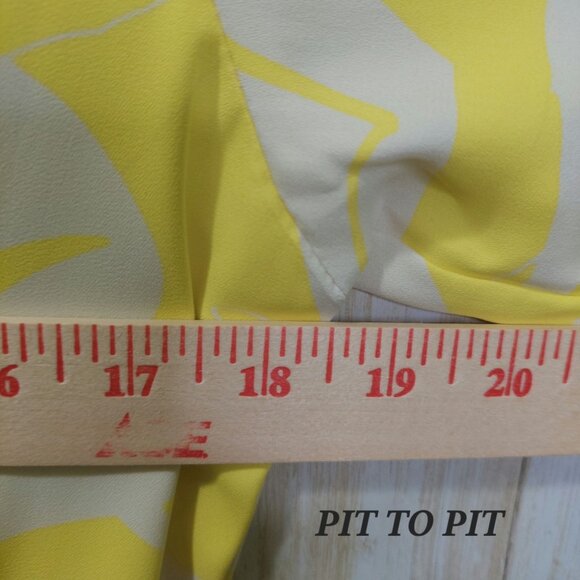 Vince Camuto Women's Yellow/White Abstract Print Smocked Ruffled Dress Size PM - Picture 12 of 12